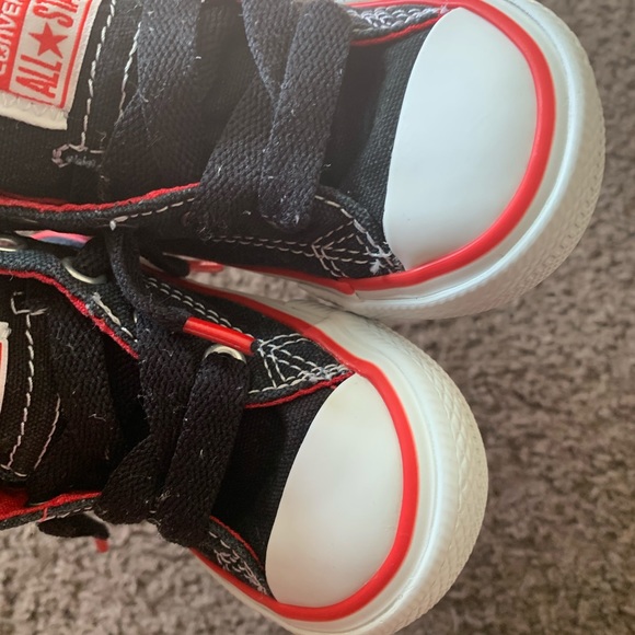 Converse shoes size 5 - Picture 3 of 7